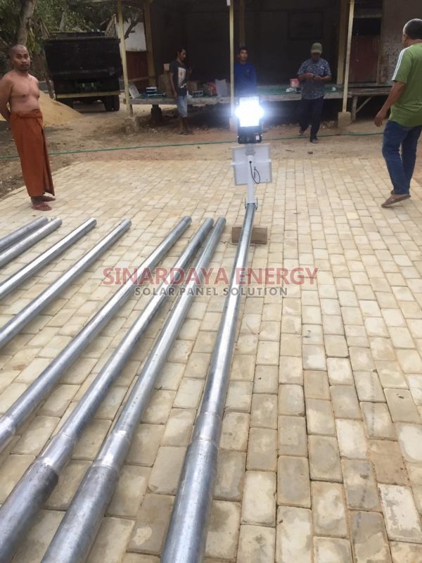 Lampu PJU Tenaga Surya 2 in 1 150 Watt