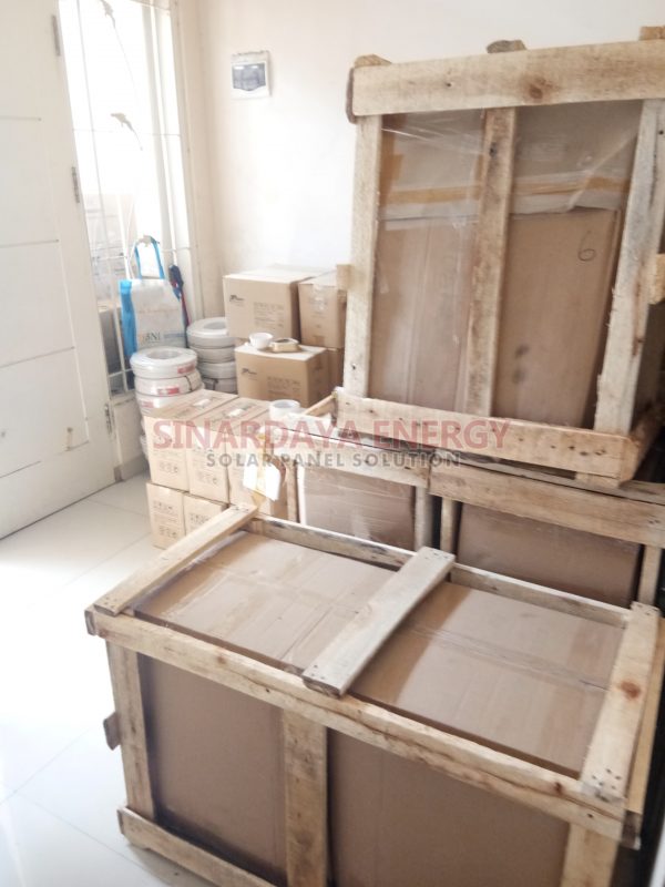 Lampu PJU Tenaga Surya All in One 40 Watt Black Series