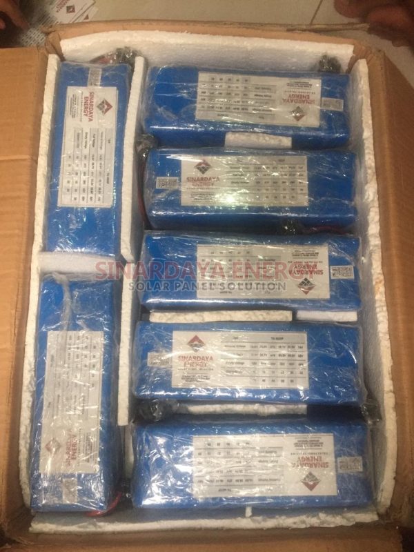 Lampu PJU Tenaga Surya All in One 60 Watt Black Series