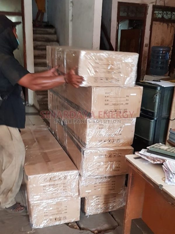 Lampu PJU Tenaga Surya All in One Philips 40 Watt