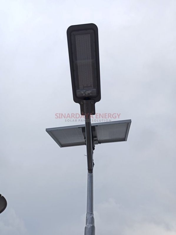 Lampu jalan tenaga surya 2in1 70 watt