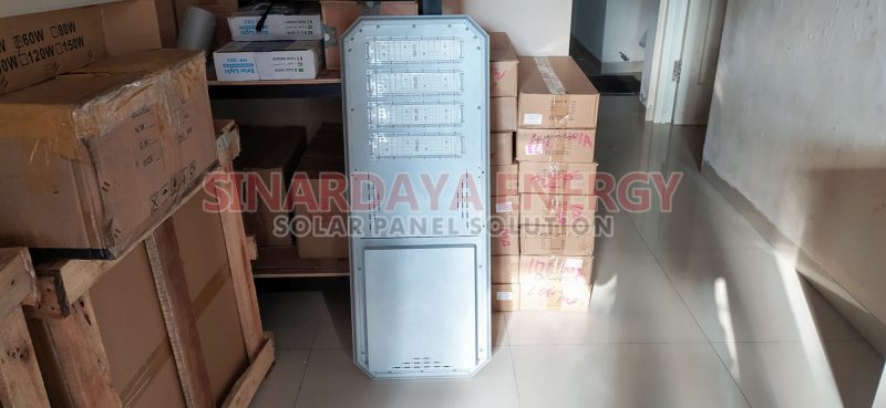 Lampu Jalan Tenaga Surya All in One Untuk Program Desa Terang