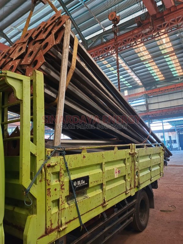 Pabrikasi Tiang Lampu Jalan Tenaga Surya