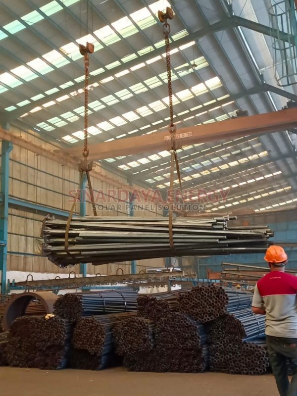 Pabrikasi Tiang Lampu Jalan Tenaga Surya