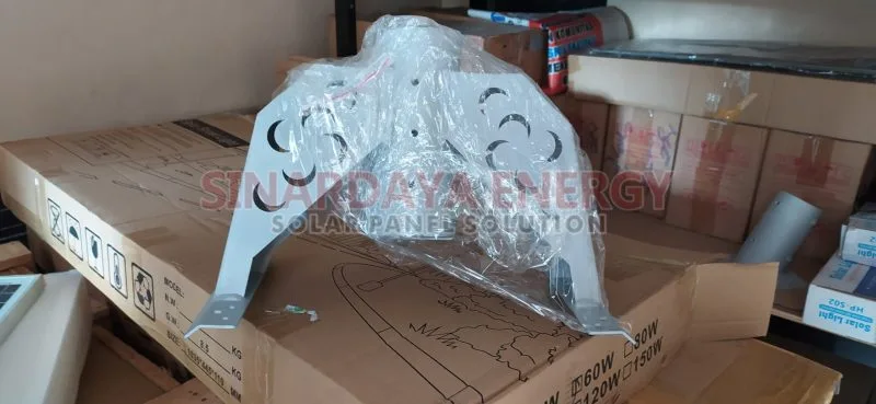 Lampu-PJU-All-in-One-60-Watt-Model-Octagon