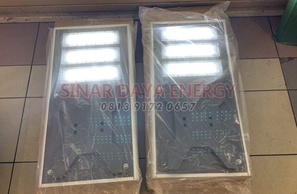 lampu pju tenaga surya 90 watt aio