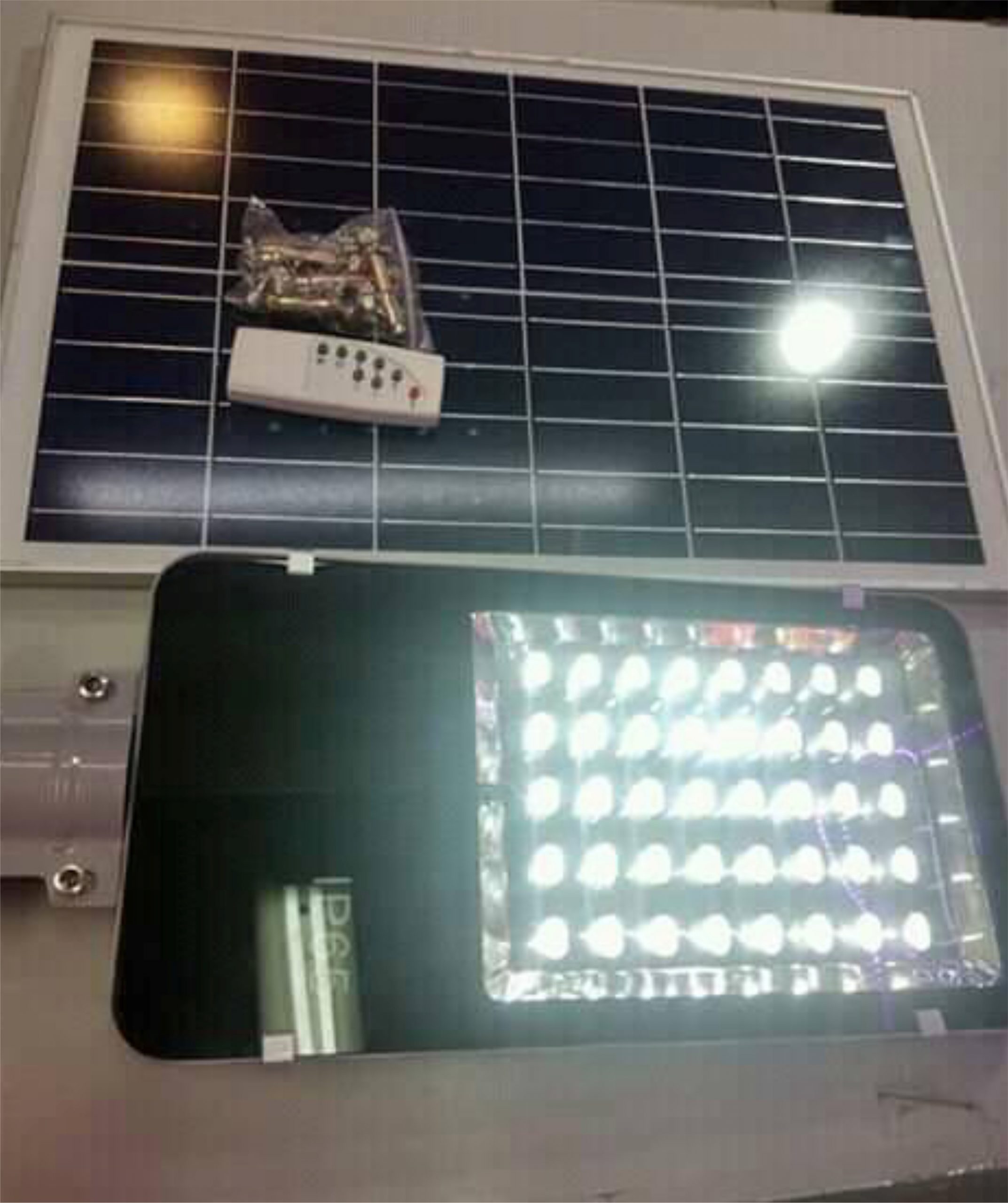 Lampu PJU Tenaga Surya 2 in 1 150 Watt 004 Lampu PJU Tenaga Surya 2 in 1 150 Watt