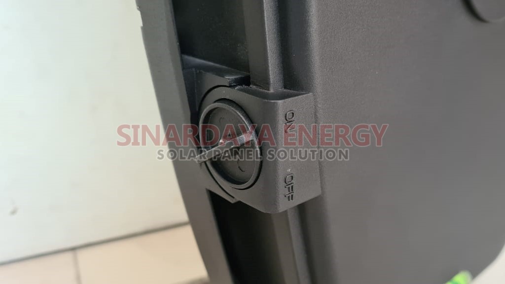 Lampu PJU Solarcell 2in1 40 Watt Black Hunter 003 Lampu PJU Solarcell 2in1 40 Watt Black Hunter