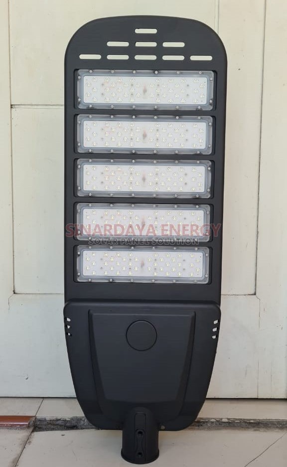Lampu PJU Solarcell 2in1 80 Watt Black Hunter 001 Lampu PJU Solarcell 2in1 80 Watt Black Hunter