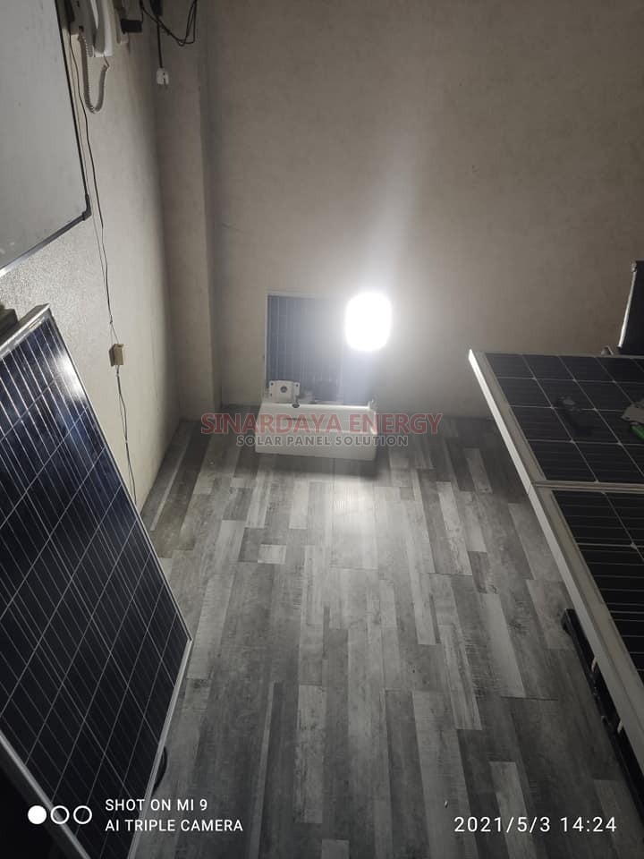 Lampu Jalan Solar Cell 2in1 100 Watt Lampu Jalan Solar Cell 2in1 100 Watt