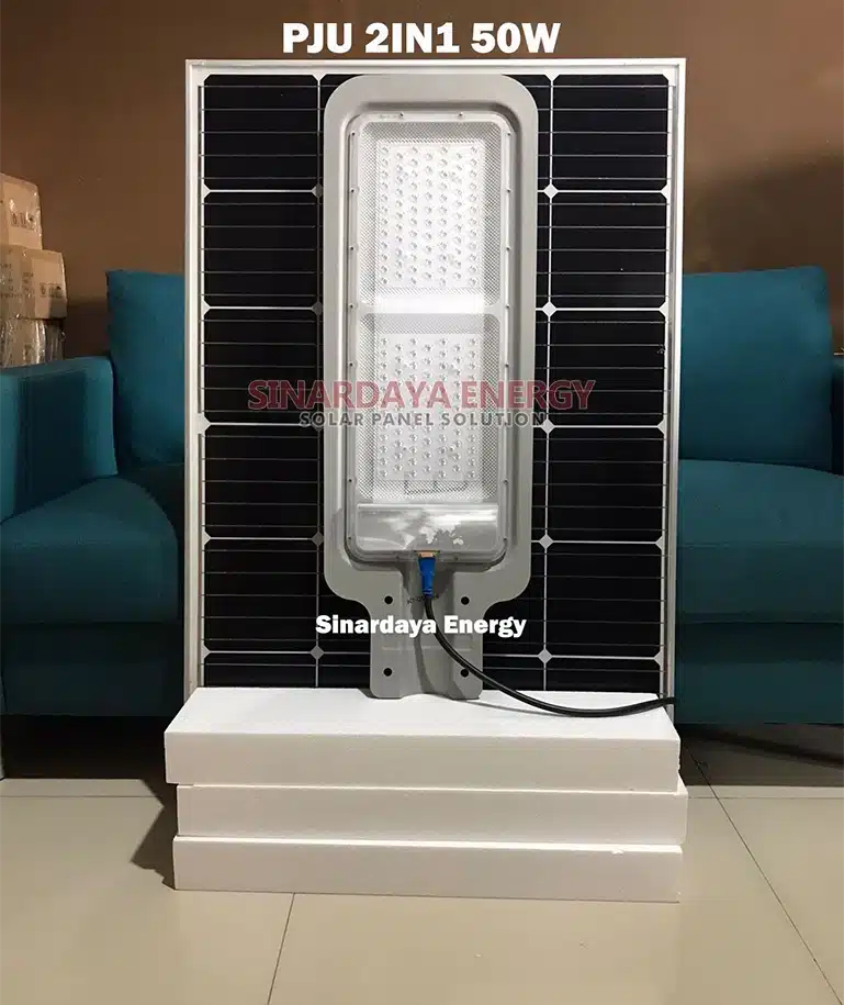 Lampu Jalan Tenaga Surya Tipe 2in1 50W Blue Carbon Lampu Jalan Tenaga Surya Tipe 2in1 50W Blue Carbon