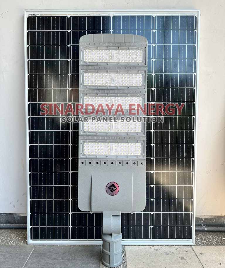 Lampu Tenaga Surya 100 Watt ICOM-FIN Lampu Tenaga Surya 100 Watt ICOM-FIN