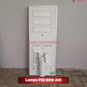 Lampu jalan tenaga surya AIO 60