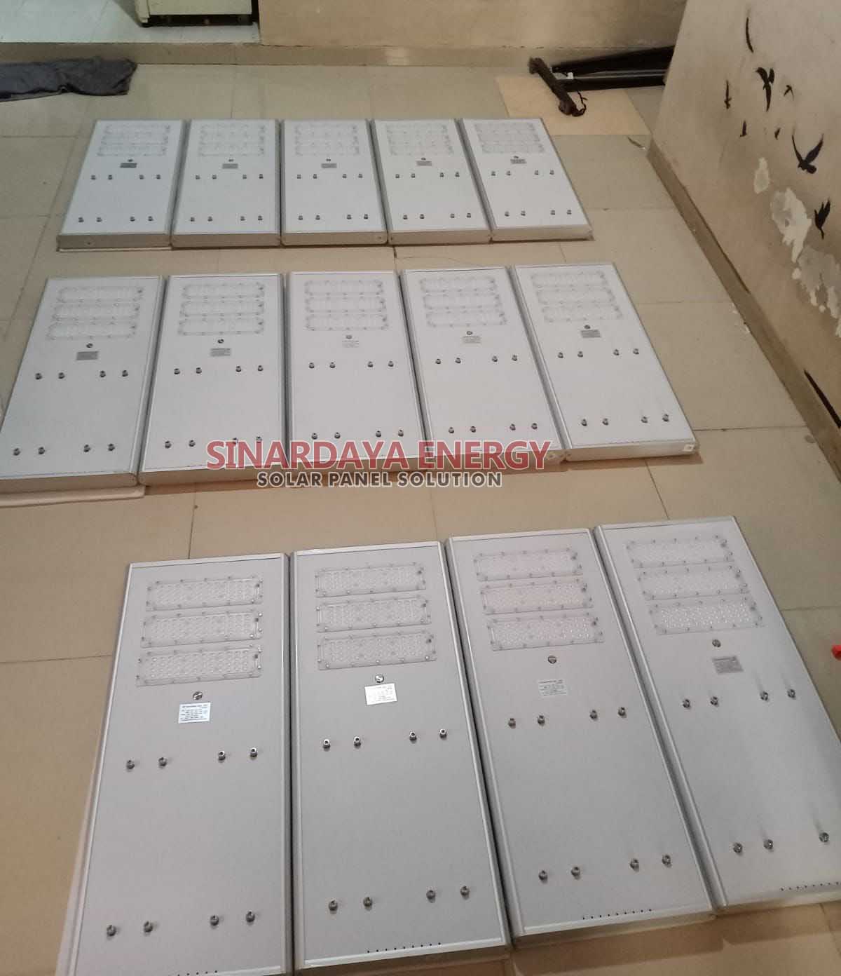 lampu jalan tenaga surya AIO 60 Watt SPF60 lampu jalan tenaga surya AIO 60 Watt SPF60
