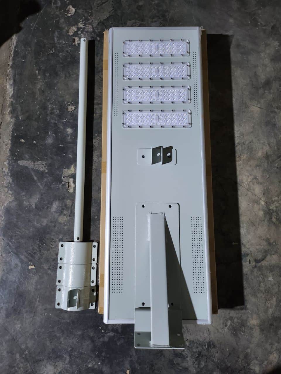 Lampu Jalan PJU ALL IN ONE 60 watt otomatis Lampu Jalan PJU ALL IN ONE 60 watt otomatis